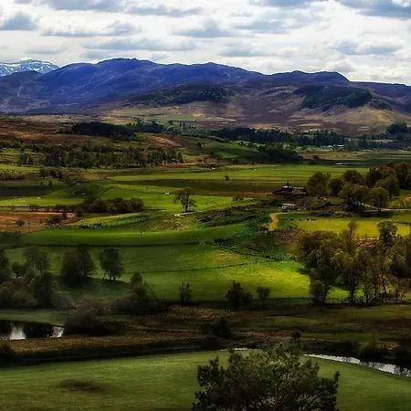 Spectacular Mountain View Ecopod Villa Newtonmore Exterior photo