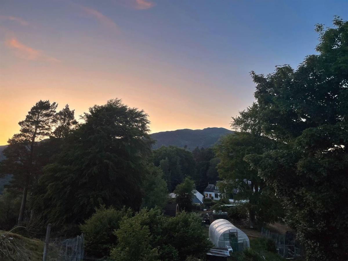 Spectacular Mountain View Ecopod Chalet Newtonmore