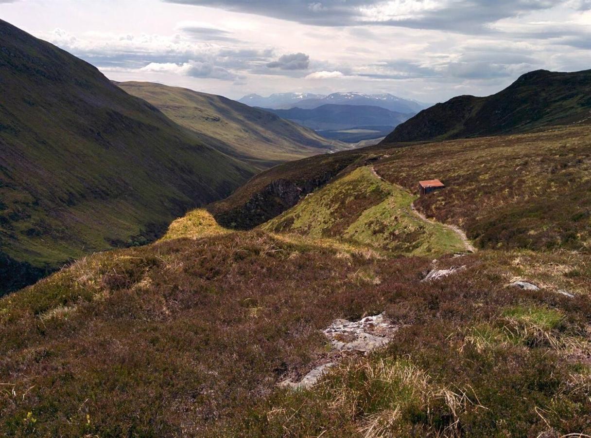 Spectacular Mountain View Ecopod Newtonmore